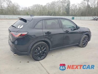 Trzecie zdjęcie samochodu z tyłu: 2025 HONDA HR-V SPORT VIN:3CZRZ1H51SM711526 - miniatura