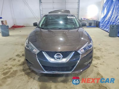 Piąte zdjęcie samochodu w środku: 2016 NISSAN MAXIMA PLATINUM VIN:1N4AA6AP3GC378022 - miniatura