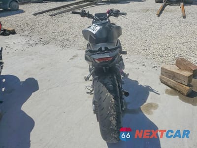 Czwarte zdjęcie samochodu z boku: 2025 YAMAHA MT09 VIN:JYARN94E8SA002607 - miniatura