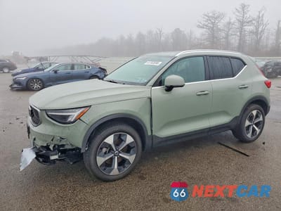 2025 VOLVO XC40 CORE YV4L12UJ2S2468924 - główne zdjęcie licytacji z USA - miniatura