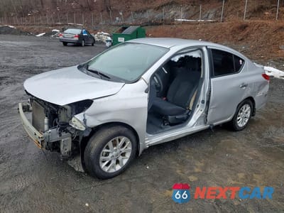 2015 NISSAN VERSA 1.6 SV 3N1CN7AP7FL949420 - główne zdjęcie licytacji z USA - miniatura