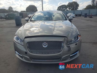 Piąte zdjęcie samochodu w środku: 2012 JAGUAR XJ VIN:SAJWA1CB7CLV25412 - miniatura