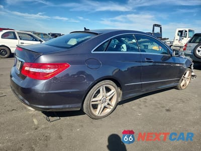 Trzecie zdjęcie samochodu z tyłu: 2012 MERCEDES-BENZ E 550 VIN:WDDKJ7DB3CF177143 - miniatura