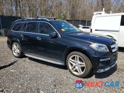 Czwarte zdjęcie samochodu z boku: 2015 MERCEDES-BENZ GL 550 4MATIC VIN:4JGDF7DE9FA499054 - miniatura