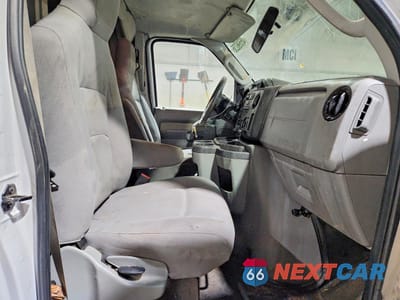 Zdjęcie 10 z 13 samochodu: 2018 FORD ECONOLINE E350 SUPER DUTY CUTAWAY VAN VIN:1FDWE3F63JDC30307 - miniatura