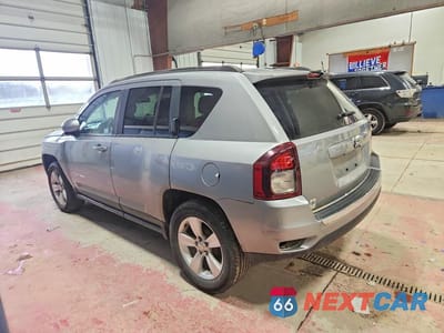 Drugie zdjęcie samochodu z przodu: 2015 JEEP COMPASS LATITUDE VIN:1C4NJCEAXFD335936 - miniatura