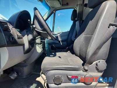 Zdjęcie 7 z 12 samochodu: 2014 MERCEDES BENZ SPRINTER 2500 VIN:WD3PE8CC5E5882808 - miniatura