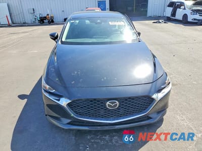 Piąte zdjęcie samochodu w środku: 2020 MAZDA 3 VIN:3MZBPABL0LM135074 - miniatura