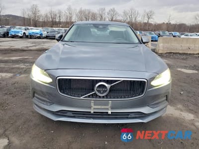 Piąte zdjęcie samochodu w środku: 2018 VOLVO S90 T6 MOMENTUM VIN:LVY992MK2JP036469 - miniatura