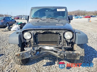 Piąte zdjęcie samochodu w środku: 2014 JEEP WRANGLER VIN:1C4BJWDG2EL290392 - miniatura