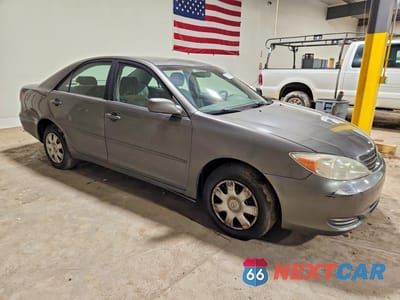 Czwarte zdjęcie samochodu z boku: 2004 TOYOTA CAMRY LE VIN:4T1BE32K64U909655 - miniatura