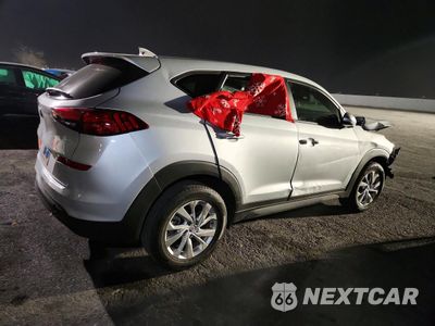 Trzecie zdjęcie samochodu z tyłu: 2019 HYUNDAI TUCSON SE VIN:KM8J23A41KU972652 - miniatura
