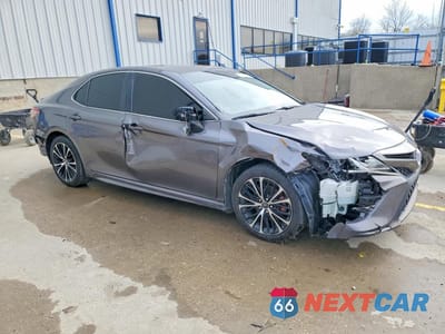 Czwarte zdjęcie samochodu z boku: 2018 TOYOTA CAMRY SE VIN:4T1B11HK2JU141840 - miniatura