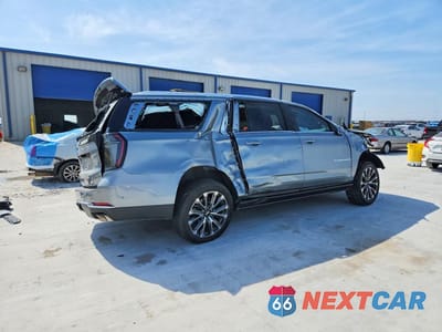 Trzecie zdjęcie samochodu z tyłu: 2025 CHEVROLET SUBURBAN K1500 HIGH COUNTRY VIN:1GNS6GRL5SR361615 - miniatura