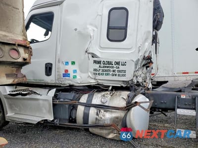 Zdjęcie 9 z 10 samochodu: 2019 FREIGHTLINER CASCADIA 126 SEMI TRUCK VIN:3AKJHHDR7KSKR9361 - miniatura