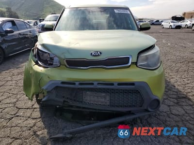 Piąte zdjęcie samochodu w środku: 2015 KIA SOUL BASE VIN:KNDJN2A20F7789414 - miniatura