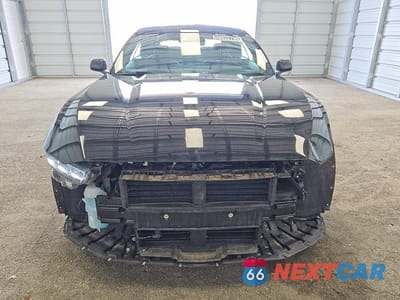 Piąte zdjęcie samochodu w środku: 2025 FORD MUSTANG VIN:1FAGP8UH6S5120647 - miniatura
