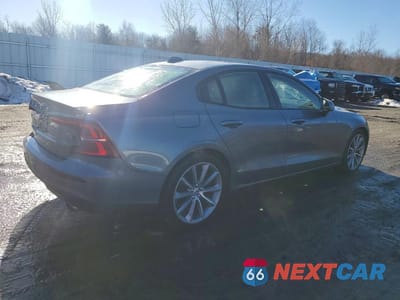 Trzecie zdjęcie samochodu z tyłu: 2020 VOLVO S60 T6 MOMENTUM VIN:7JRA22TKXLG051185 - miniatura