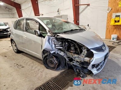 Czwarte zdjęcie samochodu z boku: 2013 HONDA FIT VIN:JHMGE8H3XDC079046 - miniatura