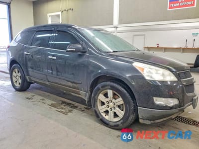 Czwarte zdjęcie samochodu z boku: 2011 CHEVROLET TRAVERSE LT VIN:1GNKVJED1BJ174885 - miniatura