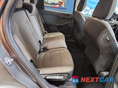 Zdjęcie 10 z 11 samochodu: 2022 FORD ESCAPE SE VIN:1FMCU9G64NUA83265 - miniatura