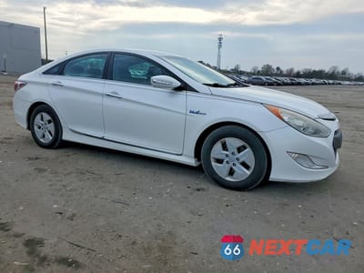 Czwarte zdjęcie samochodu z boku: 2012 HYUNDAI SONATA HYBRID BASE VIN:KMHEC4A40CA032690 - miniatura