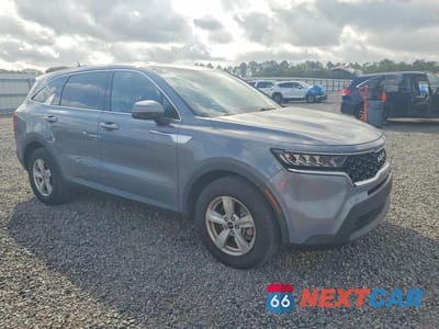 Czwarte zdjęcie samochodu z boku: 2022 KIA SORENTO LX VIN:5XYRG4LC0NG146075 - miniatura
