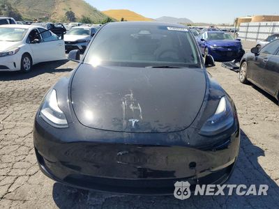 Piąte zdjęcie samochodu w środku: 2023 TESLA MODEL Y VIN:7SAYGDEF2PF830755 - miniatura