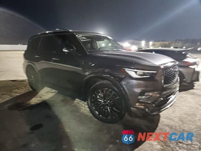 Czwarte zdjęcie samochodu z boku: 2022 INFINITI QX80 PREMIUM SELECT VIN:JN8AZ2AF7N9741116 - miniatura