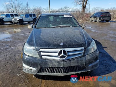 Piąte zdjęcie samochodu w środku: 2013 MERCEDES-BENZ C VIN:WDDGF8AB6DA769216 - miniatura