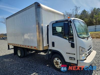 Czwarte zdjęcie samochodu z boku: 2018 ISUZU NPR BOX TRUCK VIN:JALB4W173J7F00272 - miniatura