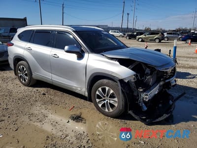 Czwarte zdjęcie samochodu z boku: 2022 TOYOTA HIGHLANDER XLE VIN:5TDGZRBH8NS190002 - miniatura