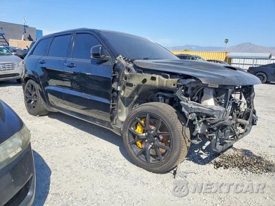 Czwarte zdjęcie samochodu z boku: 2018 JEEP GRAND CHEROKEE TRACKHAWK VIN:1C4RJFN96JC269909 - miniatura