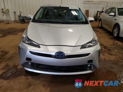 Piąte zdjęcie samochodu w środku: 2020 TOYOTA PRIUS LE AWD-E VIN:JTDL9RFU7L3015566 - miniatura