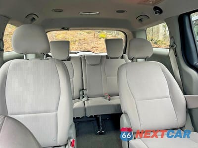 Zdjęcie 6 z 10 samochodu: 2019 KIA SEDONA LX VIN:KNDMB5C18K6525496 - miniatura