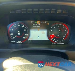 Zdjęcie 8 z 13 samochodu: 2016 VOLVO XC90 T5 VIN:YV4102XK2G1072214 - miniatura