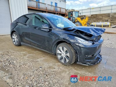 Czwarte zdjęcie samochodu z boku: 2023 TESLA MODEL Y VIN:7SAYGDEE2PA063770 - miniatura