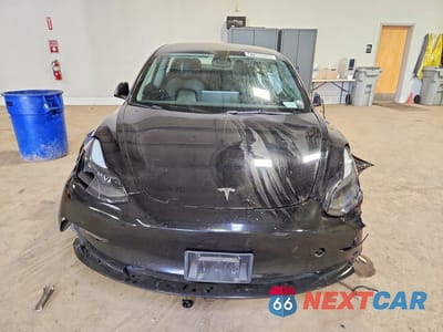 Piąte zdjęcie samochodu w środku: 2023 TESLA MODEL 3 VIN:5YJ3E1EA3PF431062 - miniatura