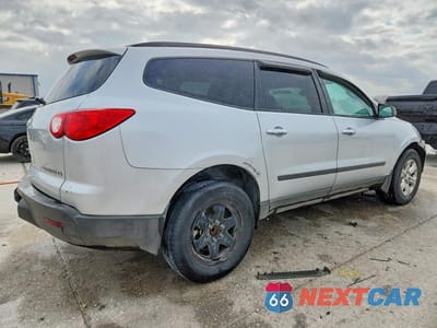 Trzecie zdjęcie samochodu z tyłu: 2011 CHEVROLET TRAVERSE LS VIN:1GNKRFED0BJ409021 - miniatura