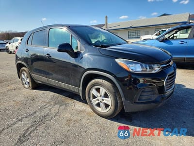 Czwarte zdjęcie samochodu z boku: 2019 CHEVROLET TRAX LS VIN:3GNCJNSB6KL286133 - miniatura