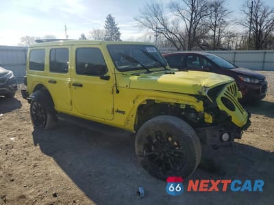 Czwarte zdjęcie samochodu z boku: 2022 JEEP WRANGLER UNLIMITED SAHARA 4XE VIN:1C4JJXP64NW279266 - miniatura