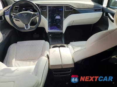 Zdjęcie 8 z 14 samochodu: 2016 TESLA MODEL X VIN:5YJXCBE25GF022017 - miniatura