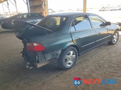 Trzecie zdjęcie samochodu z tyłu: 1998 HONDA ACCORD EX VIN:1HGCG1655WA061639 - miniatura