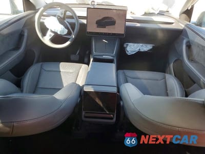 Zdjęcie 8 z 13 samochodu: 2026 TESLA MODEL Y VIN:7SAYGDED6TA472792 - miniatura