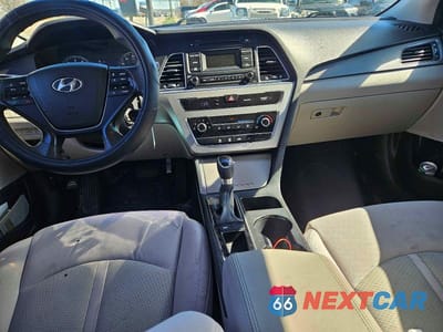 Zdjęcie 9 z 14 samochodu: 2017 HYUNDAI SONATA BASE VIN:5NPE24AF6HH573686 - miniatura