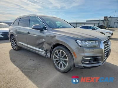 Czwarte zdjęcie samochodu z boku: 2017 AUDI Q7 PREMIUM PLUS VIN:WA1LAAF72HD016719 - miniatura