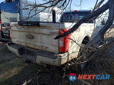 Trzecie zdjęcie samochodu z tyłu: 2018 FORD F350 SUPER DUTY VIN:1FT8W3BT5JEB50927 - miniatura