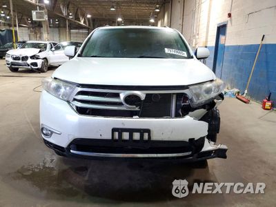 Piąte zdjęcie samochodu w środku: 2013 TOYOTA HIGHLANDER SE VIN:5TDBK3EH5DS259816 - miniatura