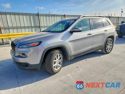 2015 JEEP CHEROKEE LATITUDE 1C4PJLCB3FW517938 - główne zdjęcie licytacji z USA - miniatura