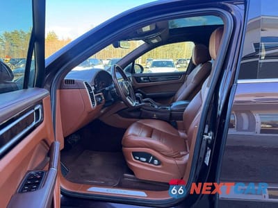 Zdjęcie 8 z 14 samochodu: 2019 PORSCHE CAYENNE VIN:WP1AA2AY6KDA08972 - miniatura